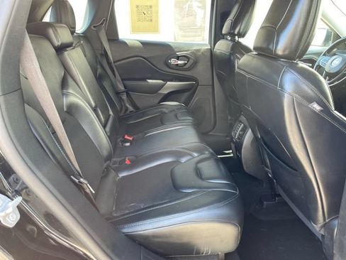 Used 2021 Jeep Cherokee Latitude Plus AWD/4WD image 30