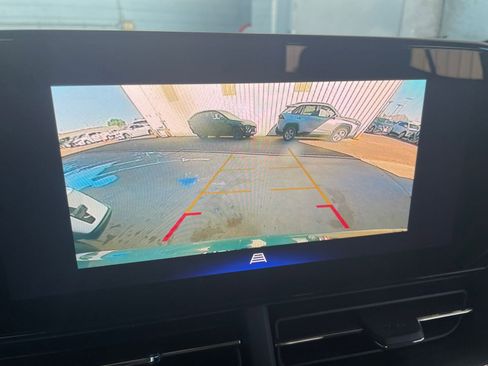 Used 2025 Chevrolet Trax LT image 17