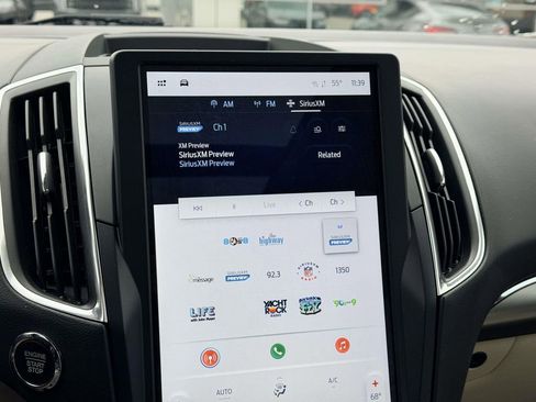 Used 2022 Ford Edge Titanium image 3