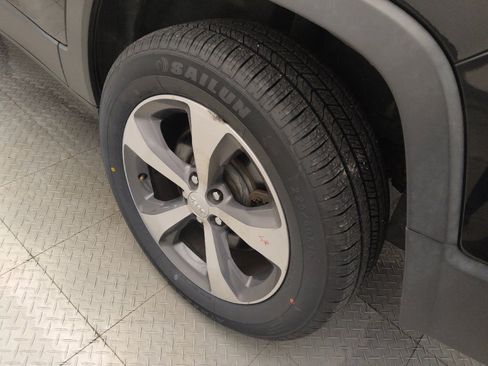 Used 2019 Jeep Cherokee Limited AWD/4WD image 31