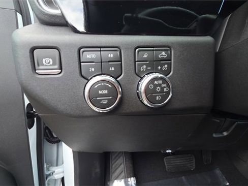 New 2026 GMC Sierra 2500 SLT image 38