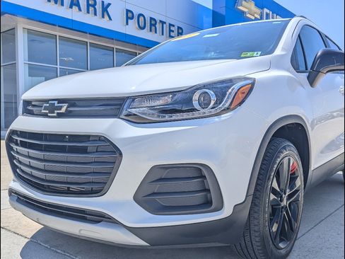 Used 2021 Chevrolet Trax LT w/ Redline Edition AWD/4WD image 12