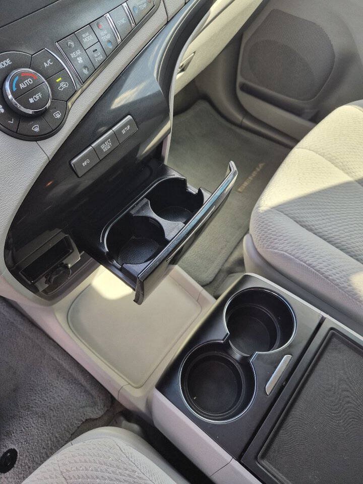Used 2014 Toyota Sienna LE FWD image 21