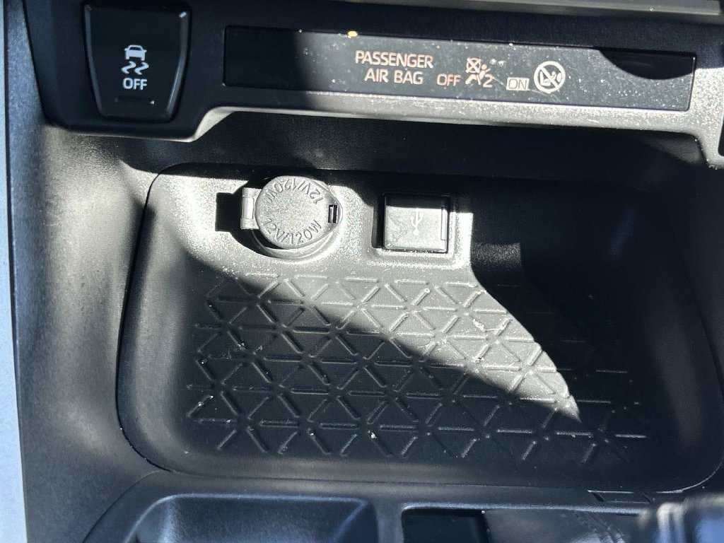 Used 2021 Toyota RAV4 XLE FWD image 38