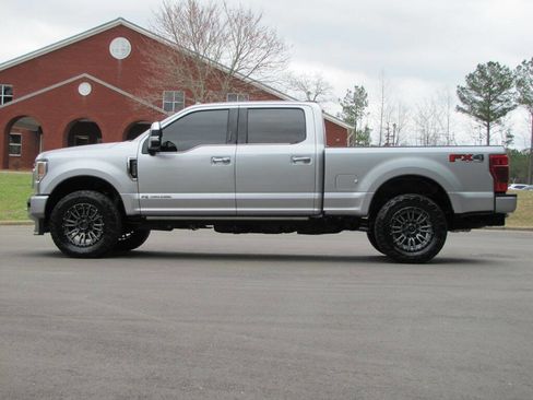 Used 2022 Ford F250 Platinum w/ FX4 Off-Road Package image 5