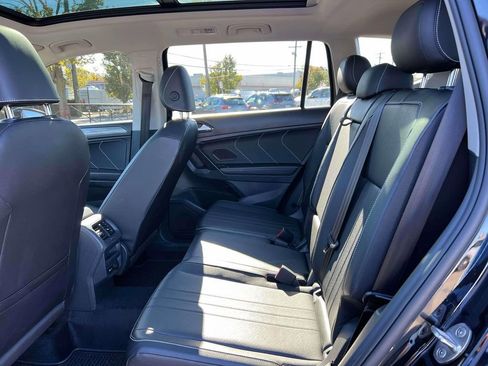 Used 2022 Volkswagen Tiguan SE image 12