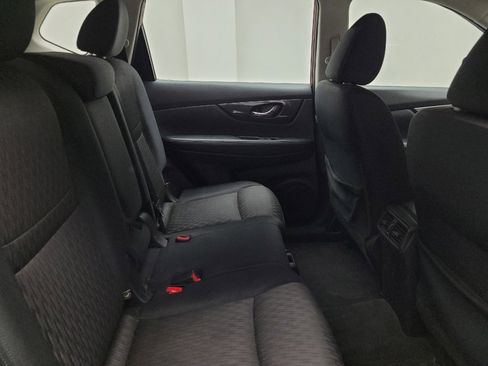 Used 2017 Nissan Rogue S image 19