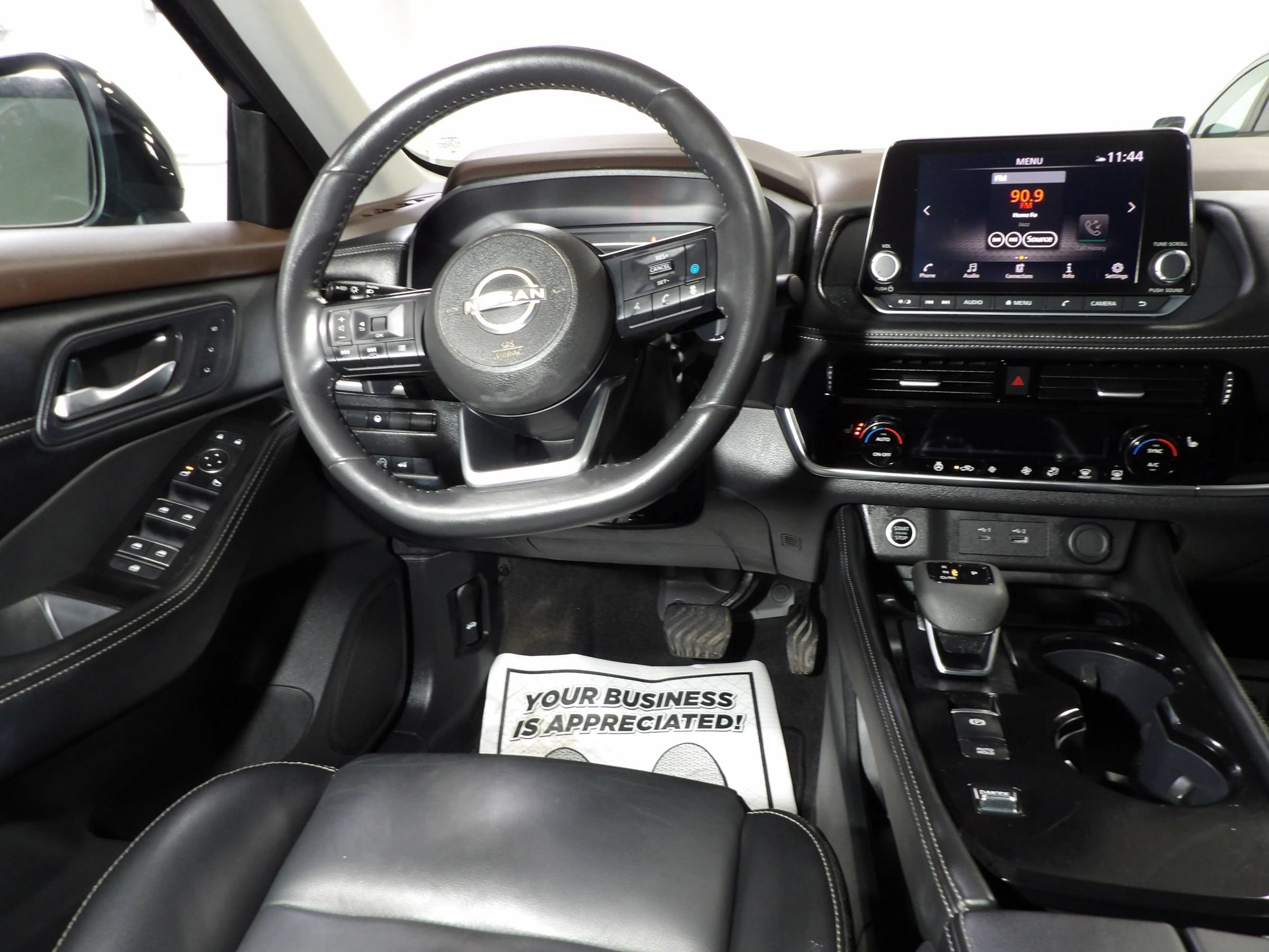 Used 2023 Nissan Rogue SL FWD image 12