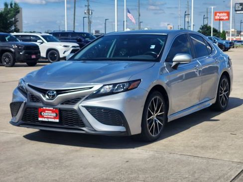 Certified 2023 Toyota Camry SE FWD image 3