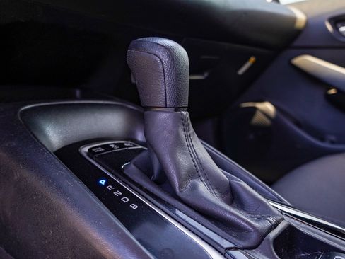 Used 2021 Toyota Corolla LE w/ Carpet Mat Package (TMS) FWD image 23