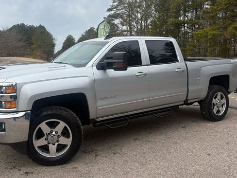 Used 2019 Chevrolet Silverado 2500 LT w/ LT Convenience Package image 3