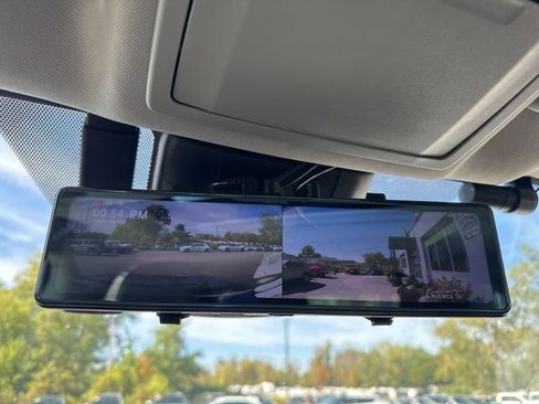 Used 2023 Toyota Highlander Limited image 22