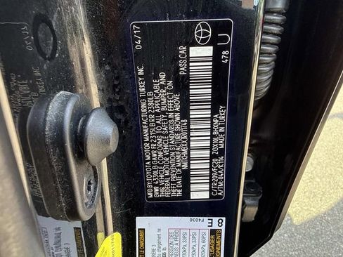 Used 2018 Toyota C-HR XLE FWD image 29