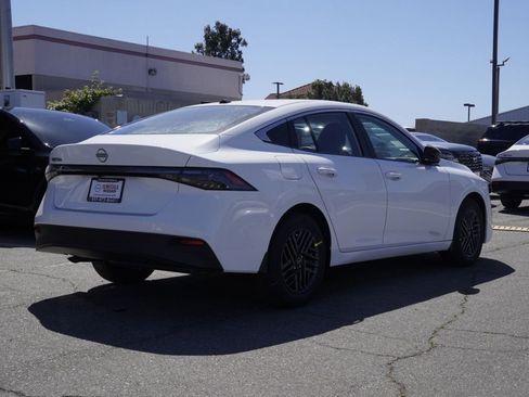 New 2026 Nissan Sentra SV FWD image 4