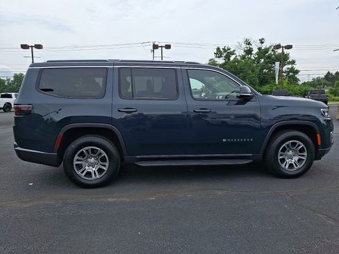 Certified 2022 Jeep Wagoneer Series I AWD/4WD image 7