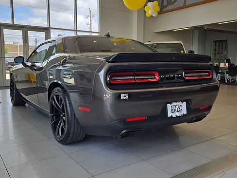 Used 2023 Dodge Challenger SRT Hellcat w/ Driver Convenience Group RWD image 4