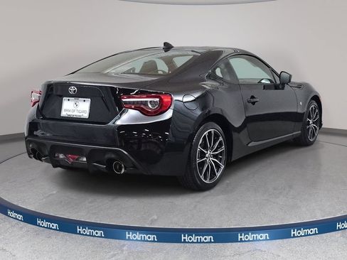 Used 2017 Toyota 86 RWD image 6