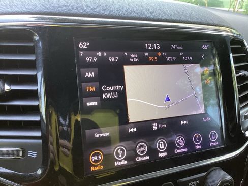 Used 2019 Jeep Grand Cherokee Altitude AWD/4WD image 12