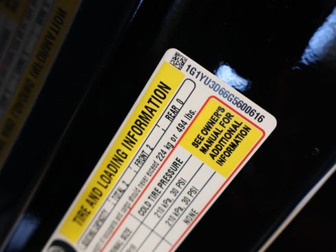 Used 2016 Chevrolet Corvette Z06 w/ 3LZ Preferred Equipment Group image 40