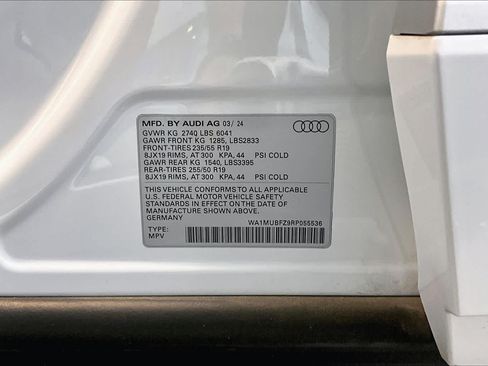 Used 2024 Audi Q4 e-tron Prestige AWD/4WD image 33