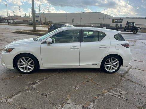 Used 2014 Lexus CT 200h w/ Seat Comfort Package image 8