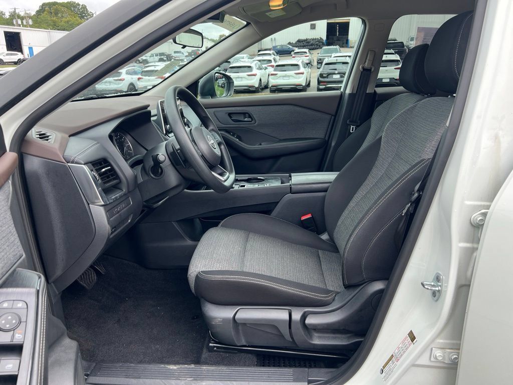 Used 2022 Nissan Rogue S FWD image 6