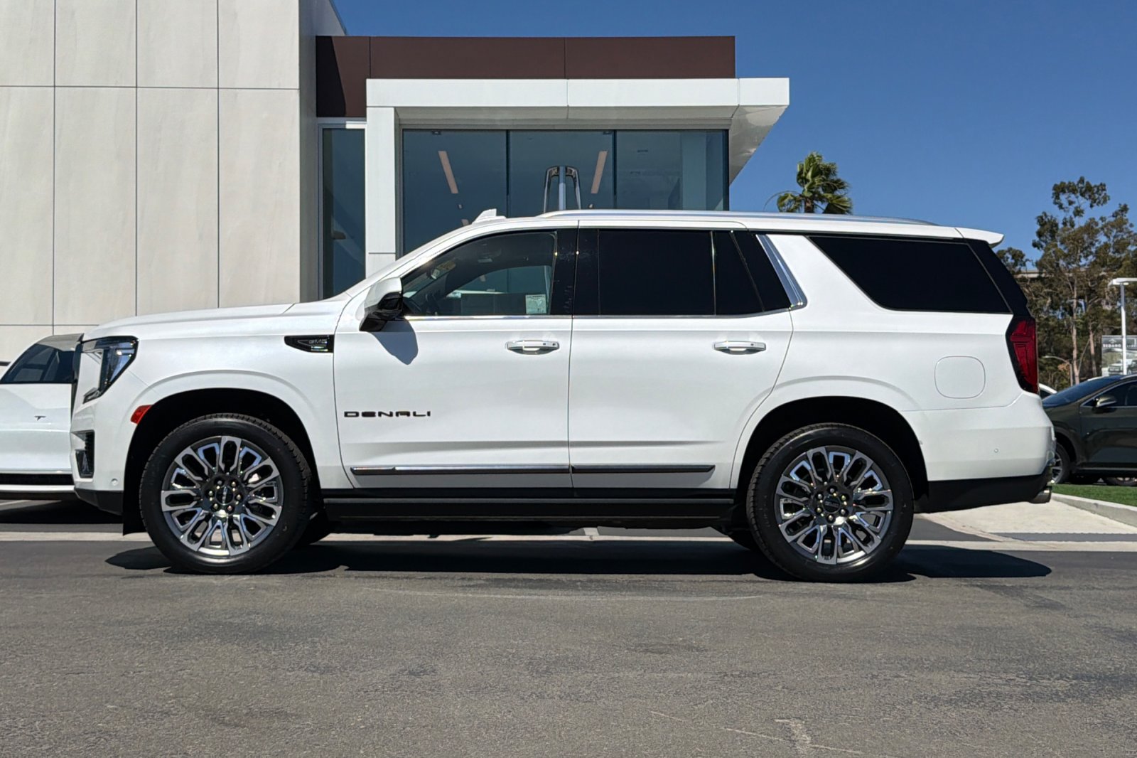 Used 2024 GMC Yukon Denali Ultimate AWD/4WD image 6