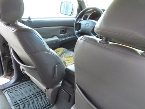 Used 2002 Toyota 4Runner SR5 AWD/4WD image 21