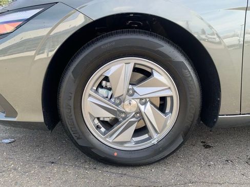 New 2026 Hyundai Elantra SE image 9