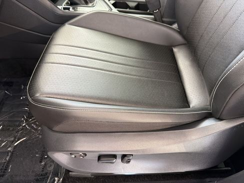 Certified 2024 Volkswagen Tiguan SE R-Line FWD image 15