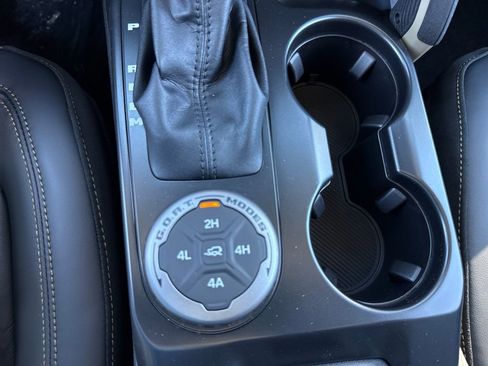 New 2025 Ford Bronco Badlands image 34