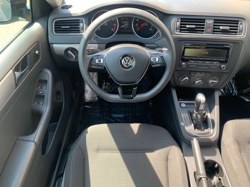 Used 2015 Volkswagen Jetta SE FWD image 25