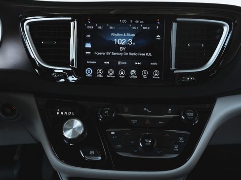 Used 2017 Chrysler Pacifica Touring image 24