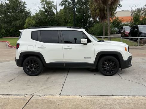 Used 2018 Jeep Renegade Altitude FWD image 4