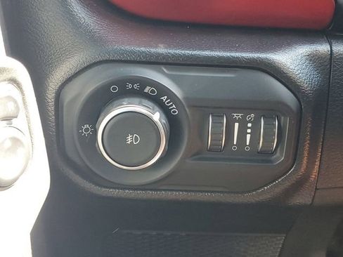 Used 2022 Jeep Wrangler Unlimited Rubicon w/ Dual Top Group AWD/4WD image 17