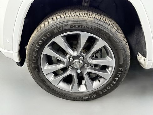 Used 2018 Jeep Grand Cherokee Overland image 38