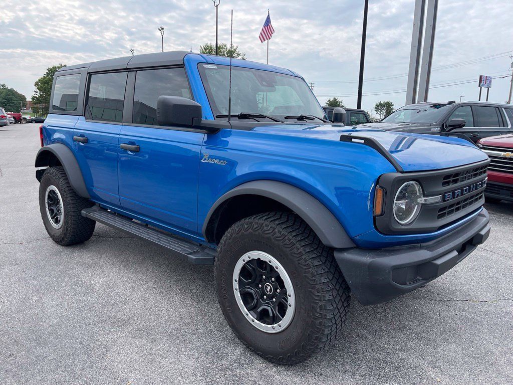 Used 2023 Ford Bronco 4-Door w/ Sasquatch Package AWD/4WD image 2