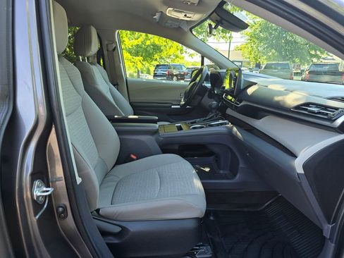 Used 2024 Toyota Sienna LE AWD/4WD image 12