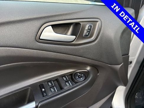 Used 2017 Ford Escape SE w/ Equipment Group 201A AWD/4WD image 21