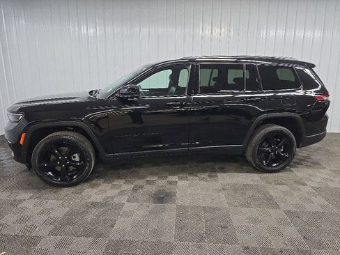 Used 2024 Jeep Grand Cherokee L Limited w/ Black Appearance Package AWD/4WD image 5