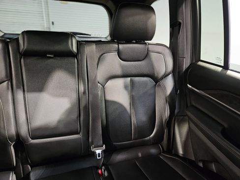 Used 2024 Jeep Grand Cherokee Limited image 14