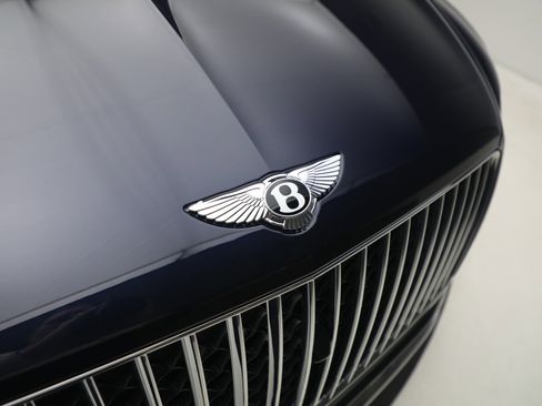 New 2026 Bentley Bentayga AWD/4WD image 13