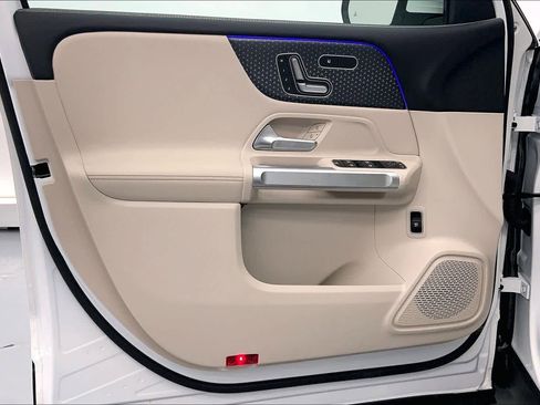 Used 2025 Mercedes-Benz GLB 250 image 19