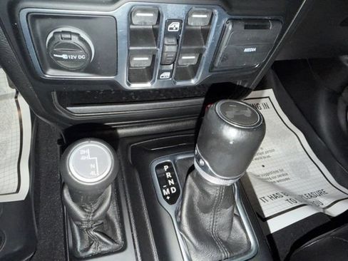Used 2021 Jeep Wrangler Unlimited Sahara AWD/4WD image 31