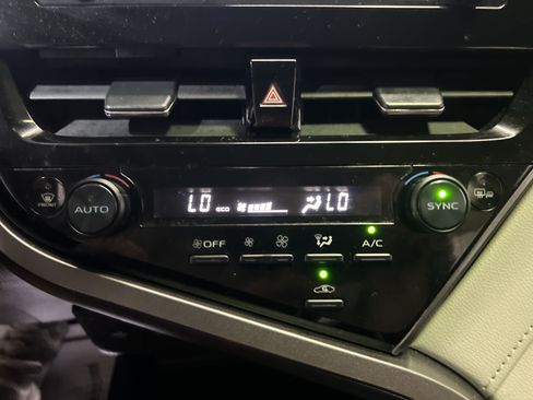 Used 2024 Toyota Camry LE w/ Convenience Package FWD image 21