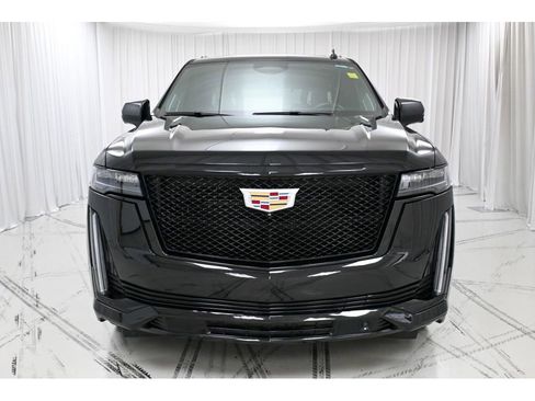 Used 2022 Cadillac Escalade Sport Platinum w/ Heavy-Duty Trailer Package image 3