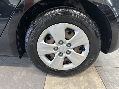 Used 2017 Kia Forte LX image 7