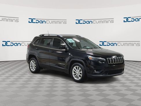 Used 2019 Jeep Cherokee Latitude w/ Popular Appearance Group image 2