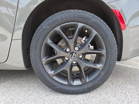 Used 2023 Chrysler Pacifica Touring-L w/ S Appearance Package AWD/4WD image 22