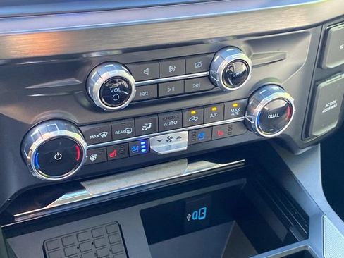 Used 2024 Ford F250 Lariat w/ Lariat Ultimate Package AWD/4WD image 25